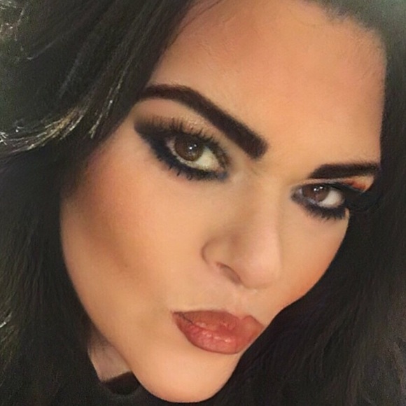 Meet your Posher, Amy - Picture 5 of 7